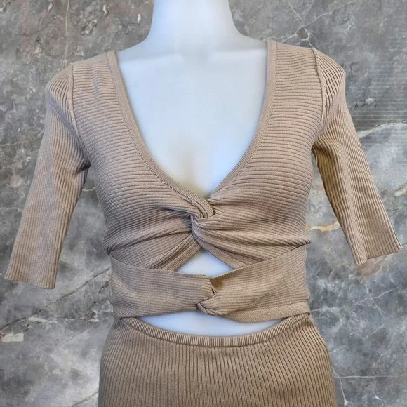 Galilea Mini Dress in Tan
Lovers and Friends - Picture 4 of 8